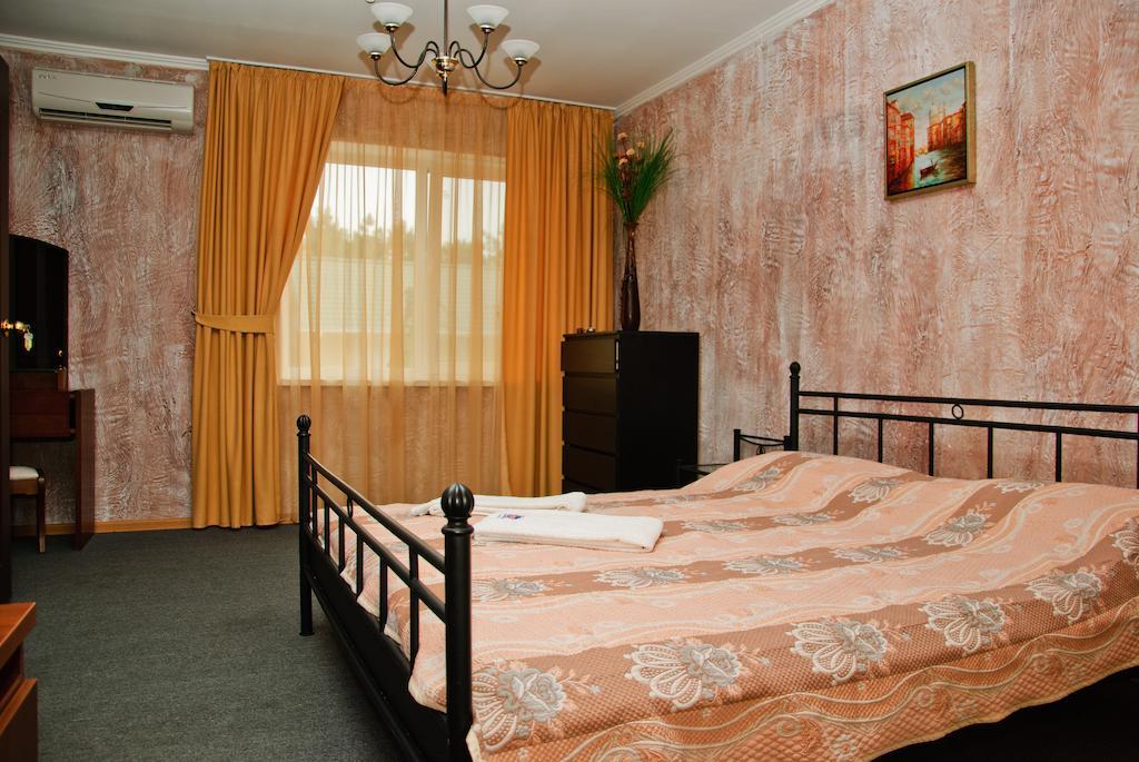 Delfin Otel Koblevo Oda fotoğraf